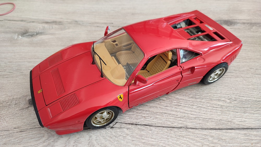 Voiture Miniature Burago Ferrari GTO 1984 - Échelle 1:24, Made In Italy, Occasion