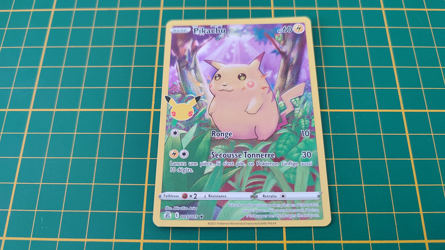 005/025 Carte Pokémon Pikachu rare holographique Epée et Bouclier EB07.5 Célébration #B10