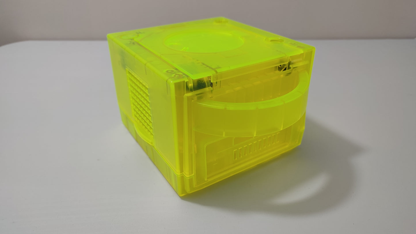 Console avec câbles et manette plasturgie jaune transparente Nintendo Game cube DOL-001