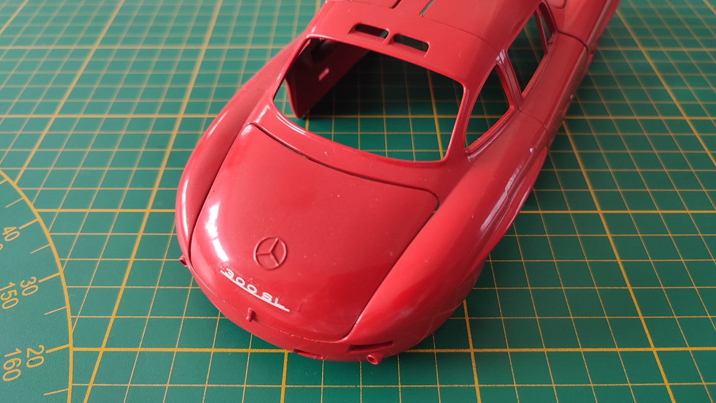 Carcasse carrosserie pièce détachée miniature Burago Mercedes 300 SL 1954 1/18 1/18e #D85