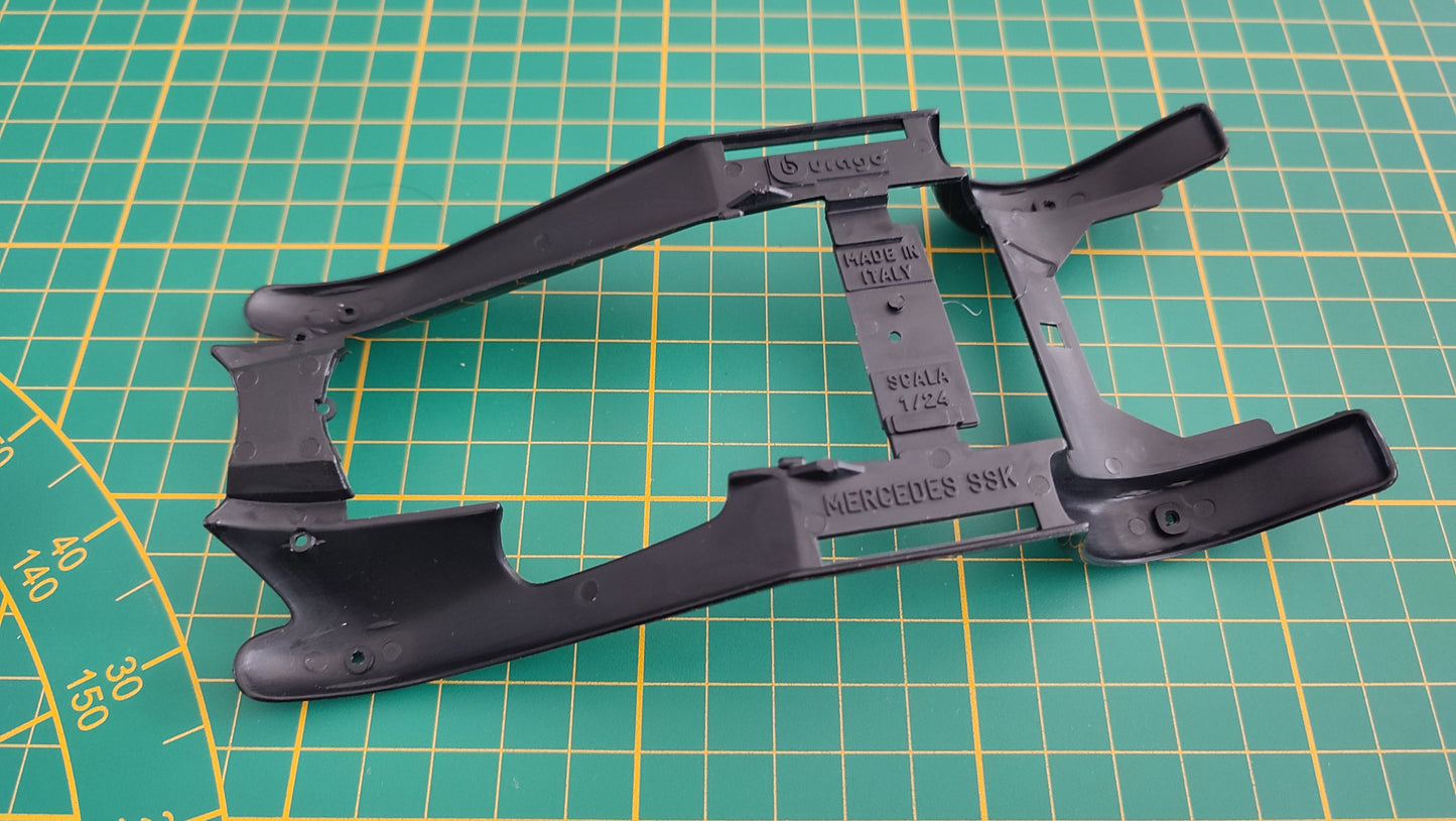 Châssis extérieur noir pièce détachée miniature Bburago Burago Mercedes-Benz SSK 1/24 1/24e 1/24ème #C28