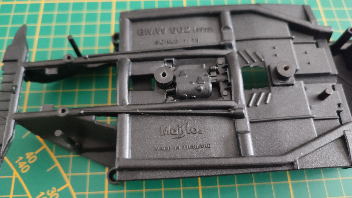 Châssis extérieur pièce détachée miniature Maisto Bmw 502 1955 1/18 1/18e 1/18ème #C63