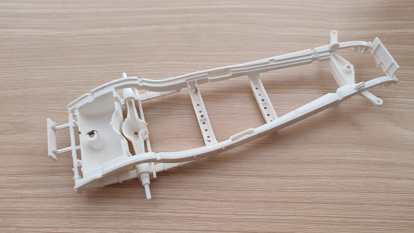 Châssis inférieur pièce détachée miniature Bburago Burago Mercedes-Benz SSK 1928 1/18 1/18e 1/18ème #C03