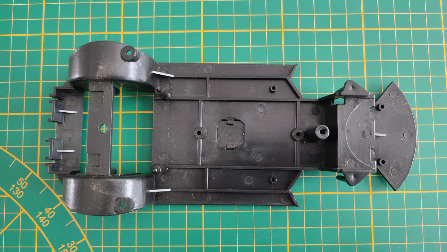 Châssis inférieur pièce détachée miniature Maisto Porsche Boxster 1/18 1/18e 1/18ème #C01