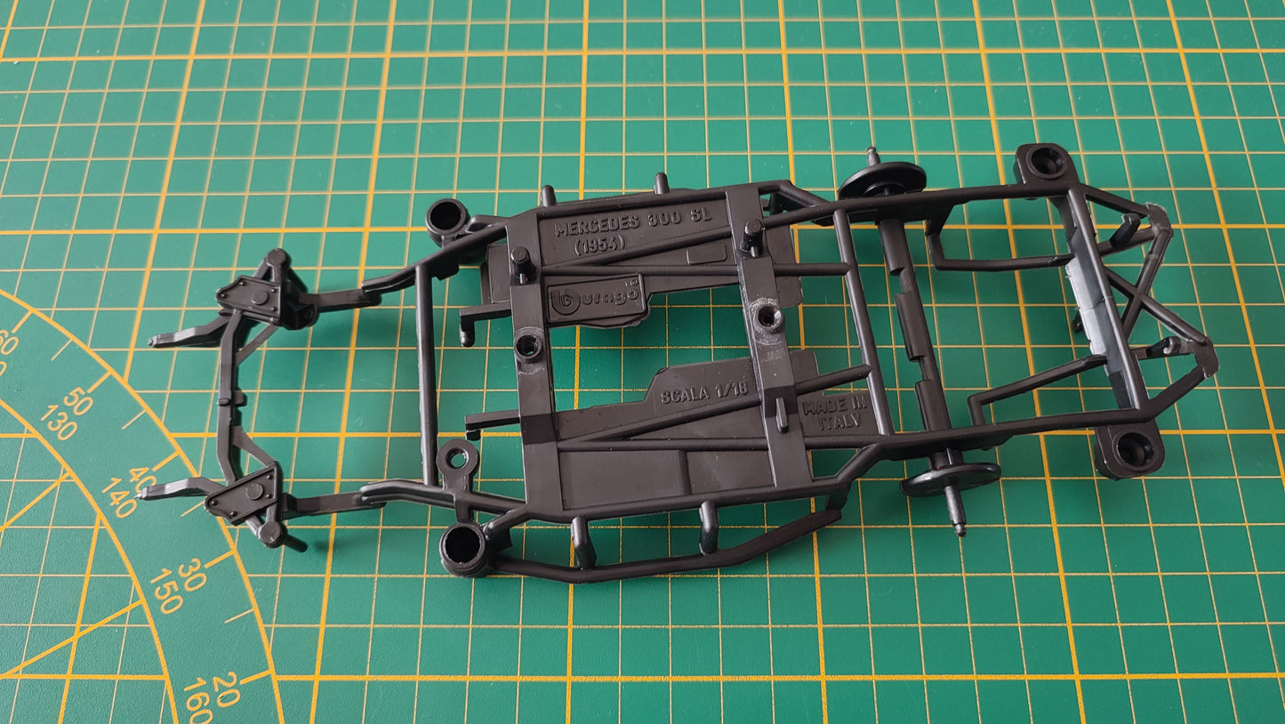 Châssis support pièce détachée miniature Burago Mercedes 300 SL 1954 1/18 1/18e #D85