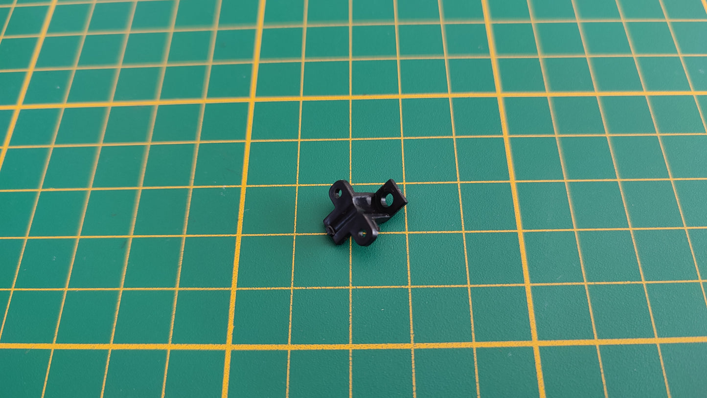 Compartiment du verrou du capot 3 52G n°52 pièce détachée Renault R8 Gordini 1/8 1/8ème Eaglemoss Collections #A67