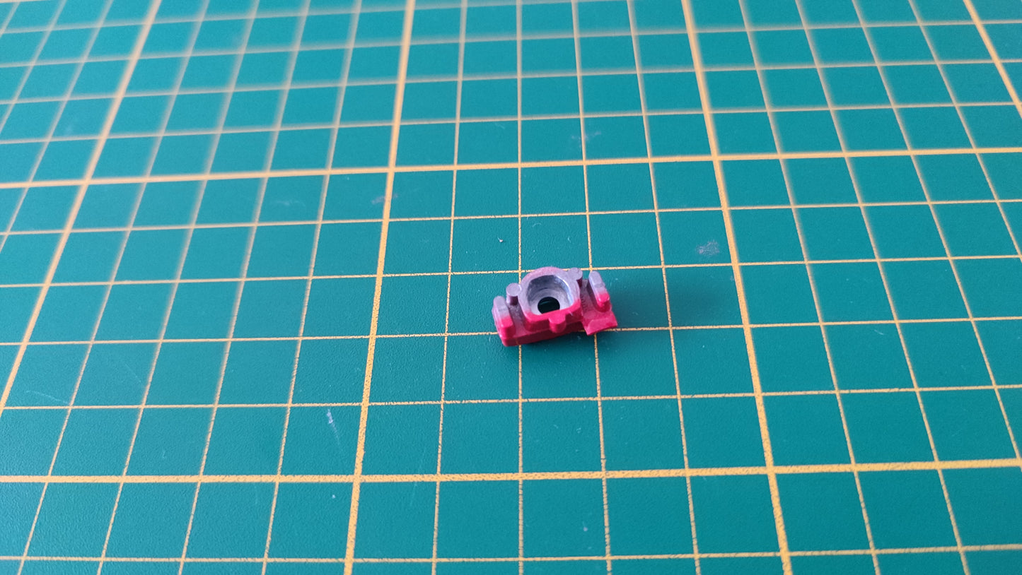 Fixation capot n°2 pièce détachée miniature Bburago burago Porsche 911 Carrera 1993 rouge 1/18 1/18e 1/18ème #D56