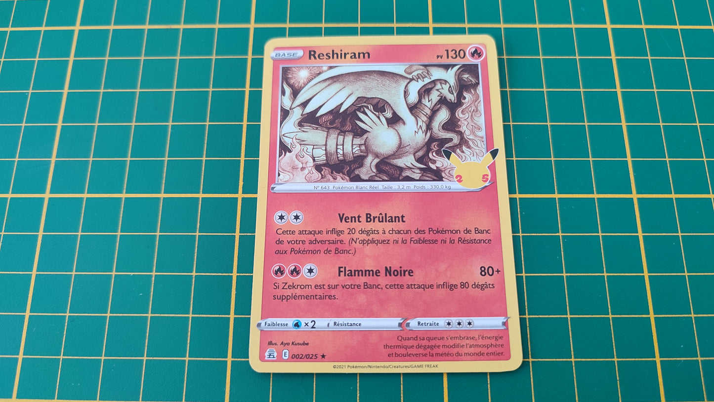 002/025 Carte Pokémon Reshiram rare holographique Epée et Bouclier EB07.5 Célébration #B10