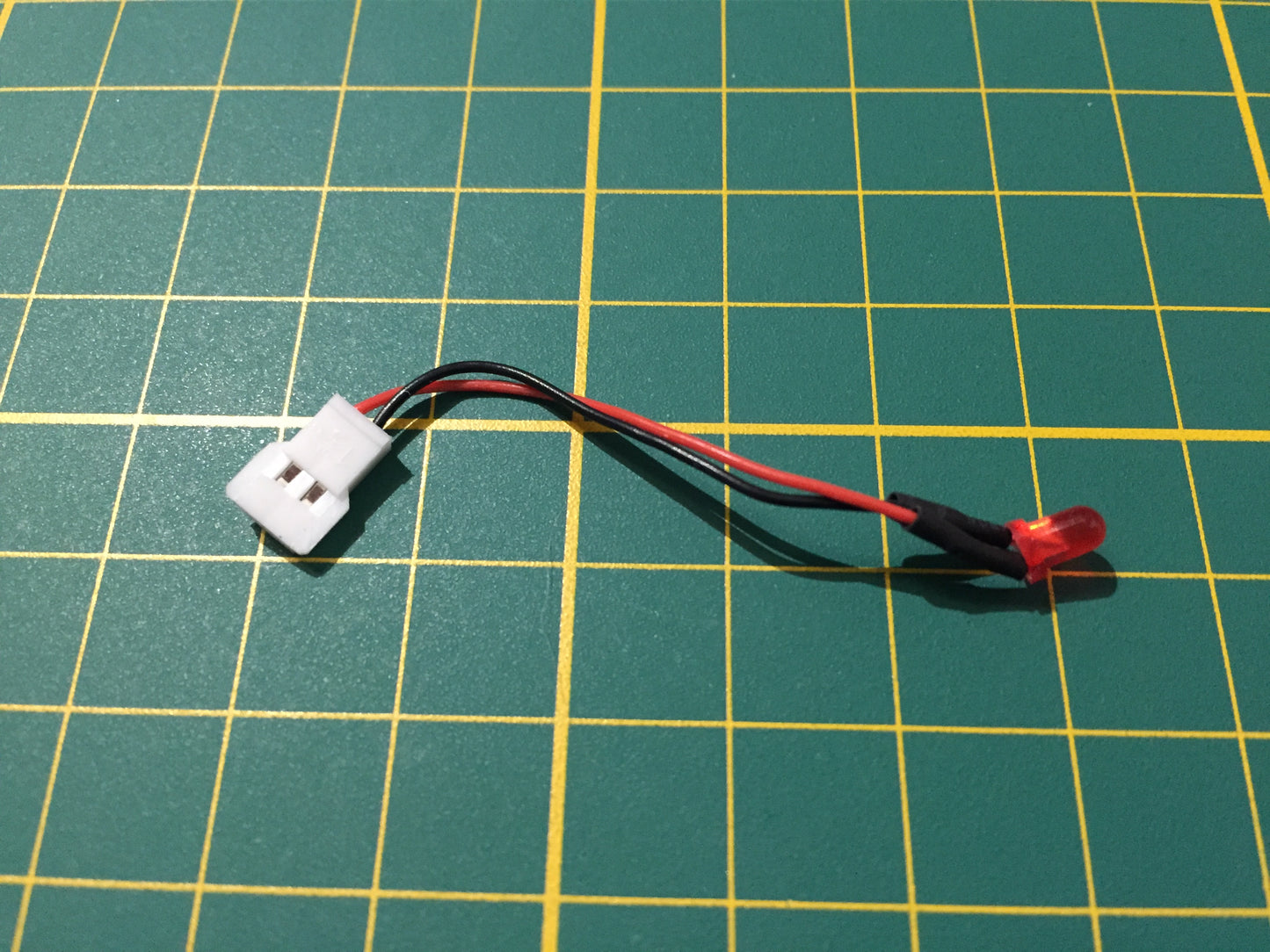 Led des feux arrière 2 46E n°46 pièce détachée Renault R8 Gordini 1/8 1/8ème Eaglemoss Collections #A67