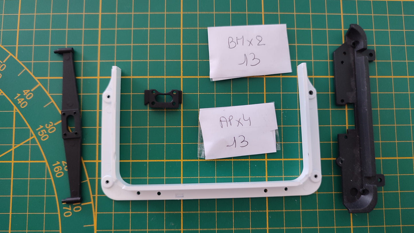 Lot pièce détachée numéro 13 n°13 sans visserie Porsche 911 Carrera RS 2.7 1/8 1/8ème Altaya