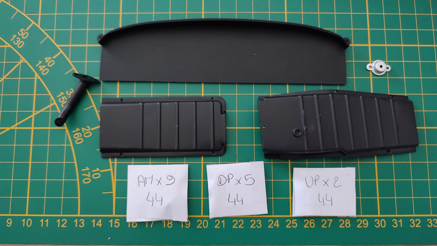 Lot pièces du fascicule n°44 pièce détachée Renault R8 Gordini 1/8 1/8ème Eaglemoss collections #D08