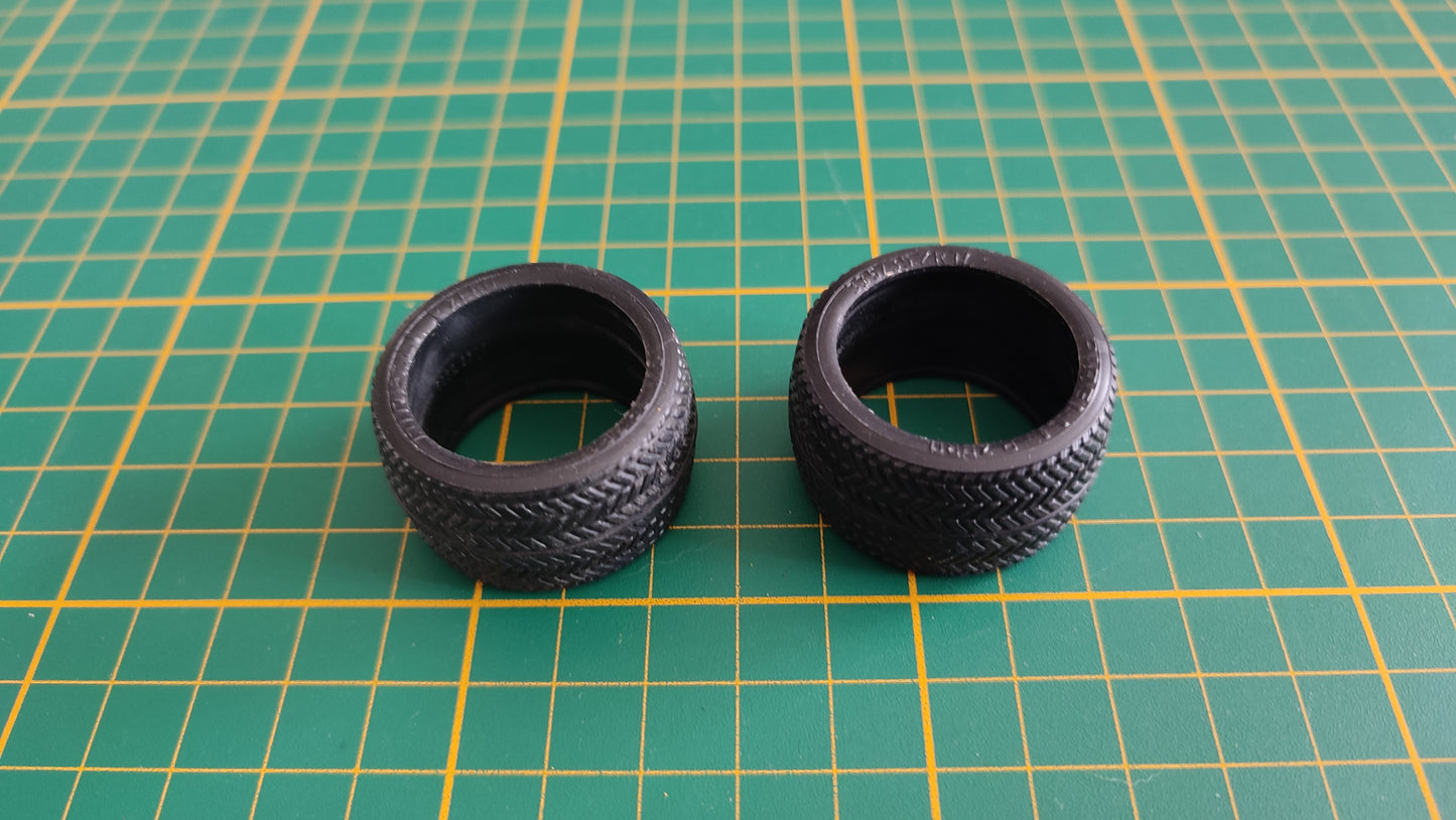 Lot x2 pneu arrière Pirelli pièce détachée miniature Burago Bburago Lamborghini Diablo 1990 1/18 1/18e 1/18ème #D04