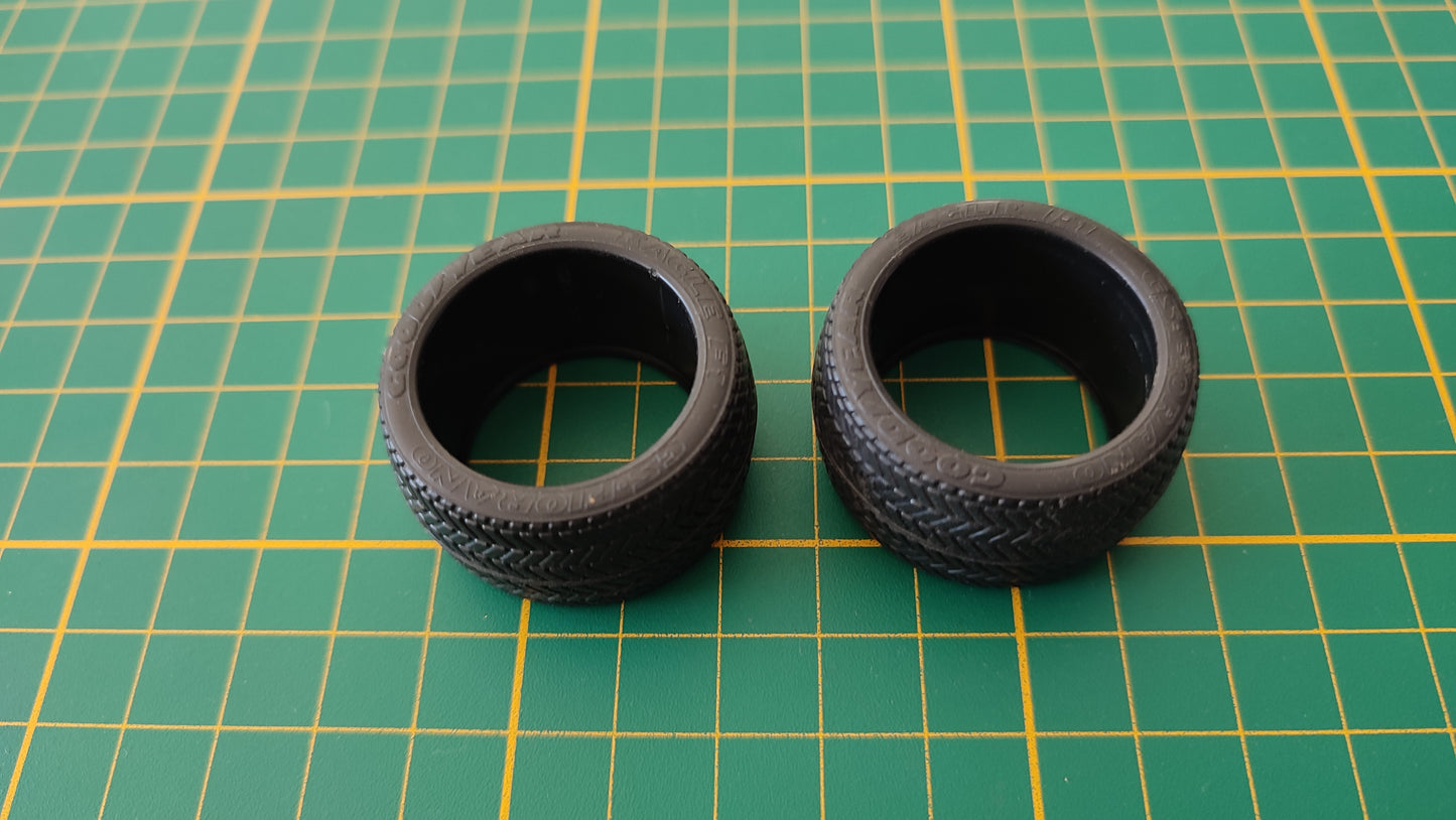 Lot x2 pneus arrière Goodyear pièce détachée miniature Burago Bburago Ferrari F50 1995 1/18 1/18e 1/18ème #C78