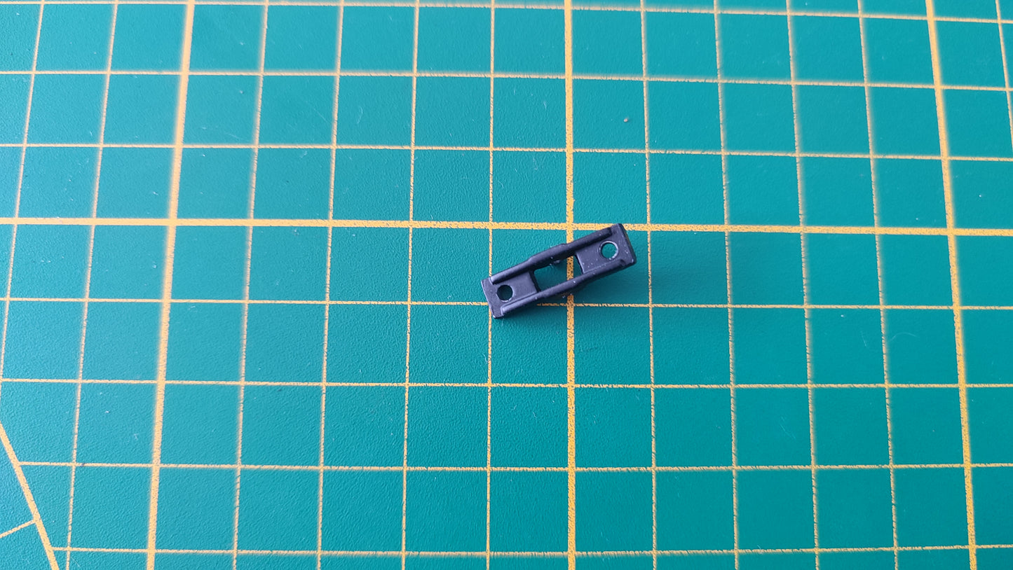 Pièce 19E du fascicule n°19 numéro 19 pièce détachée Renault R8 Gordini 1/8 1/8ème Eaglemoss collections #D61