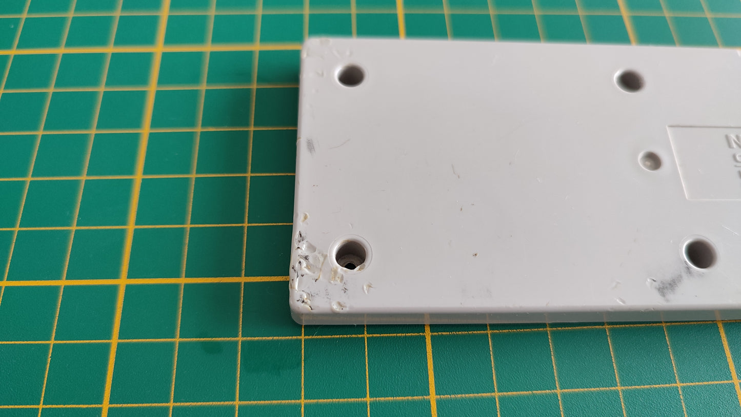 Plasturgie inférieure dans l'état V2 pièce détachée manette Nintendo Nes NESE-004E #C57