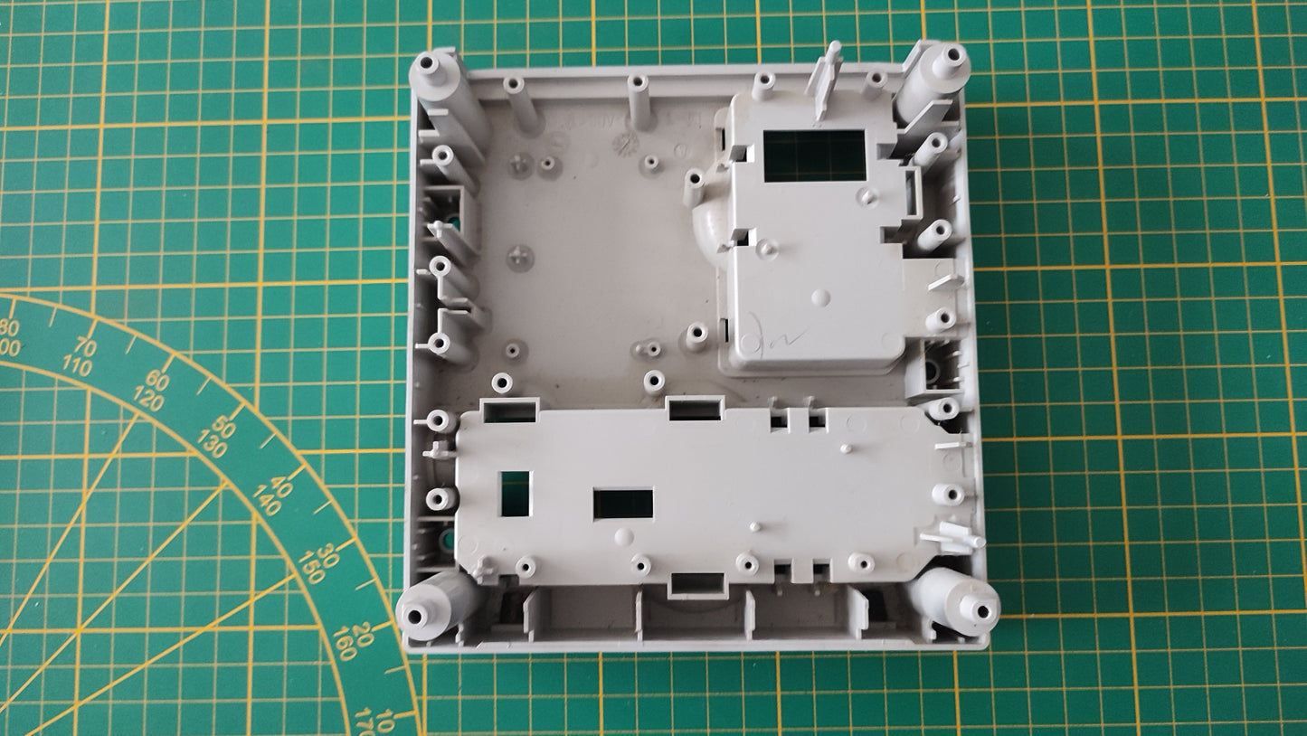 Plasturgie inférieure pièce détachée console de jeux Nintendo Gamecube DOL-001 (EUR) #D66