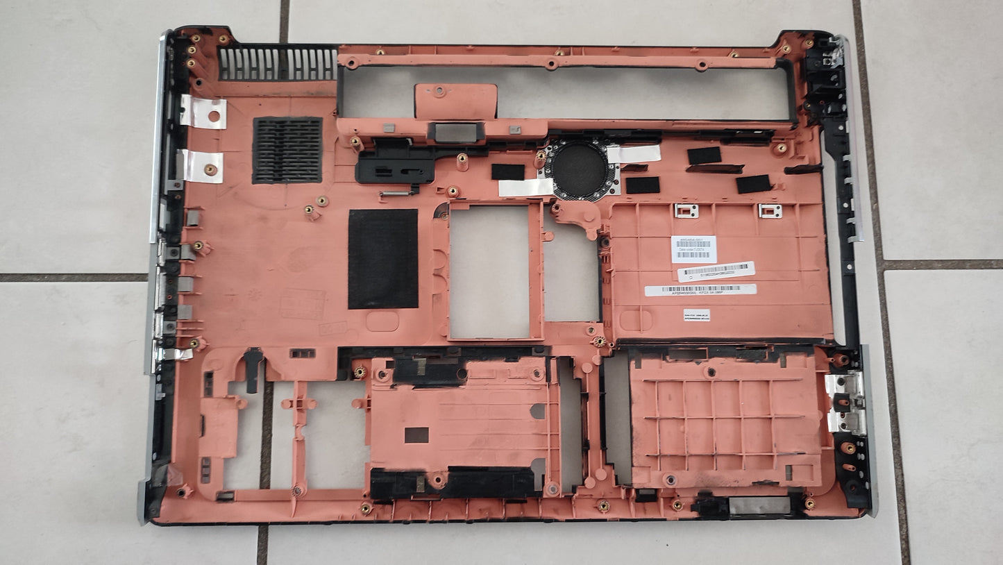 Plasturgie inférieure pièce détachée pc portable Hp DV7 1040em #C82
