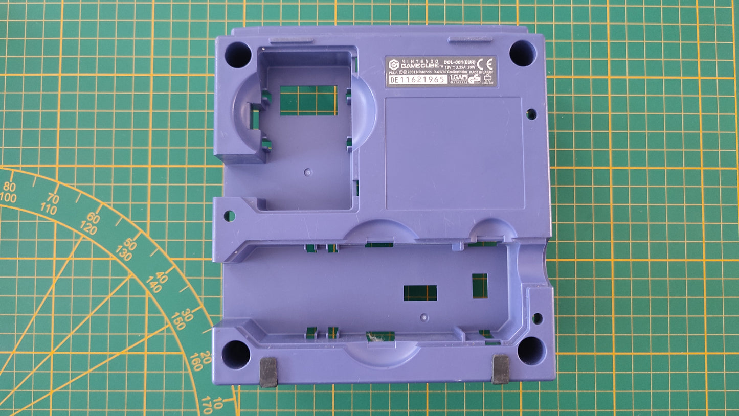 Plasturgie inférieure violette V0 pièce détachée console de jeux Nintendo Gamecube DOL-001 (EUR) #E01