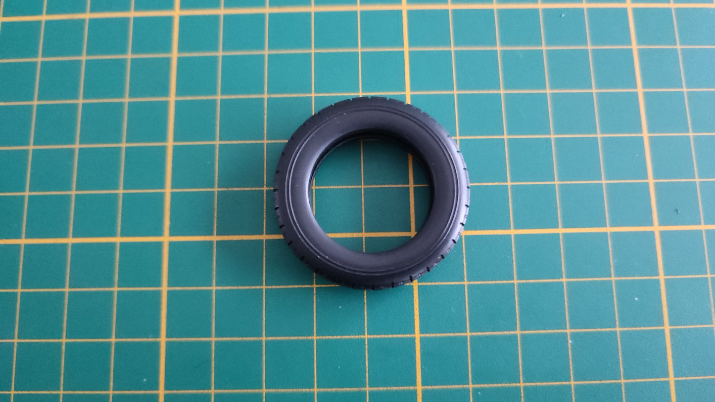 Pneu seul pièce détachée miniature 1/18 Solido Citroën traction type 11 B 1938 #C27