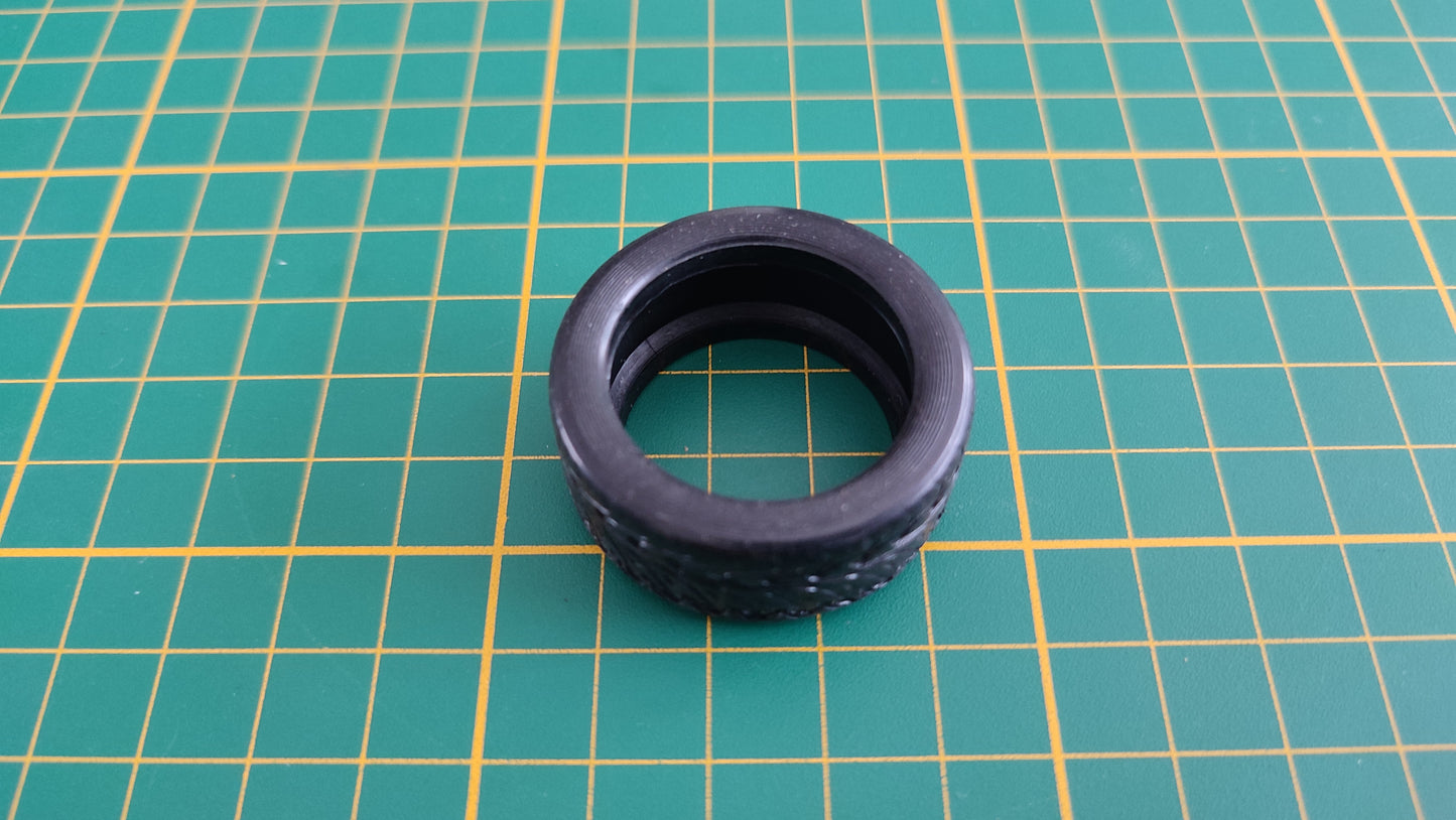 Pneu seul pièce détachée miniature Maisto Porsche Boxster 1/18 1/18e 1/18ème #C01