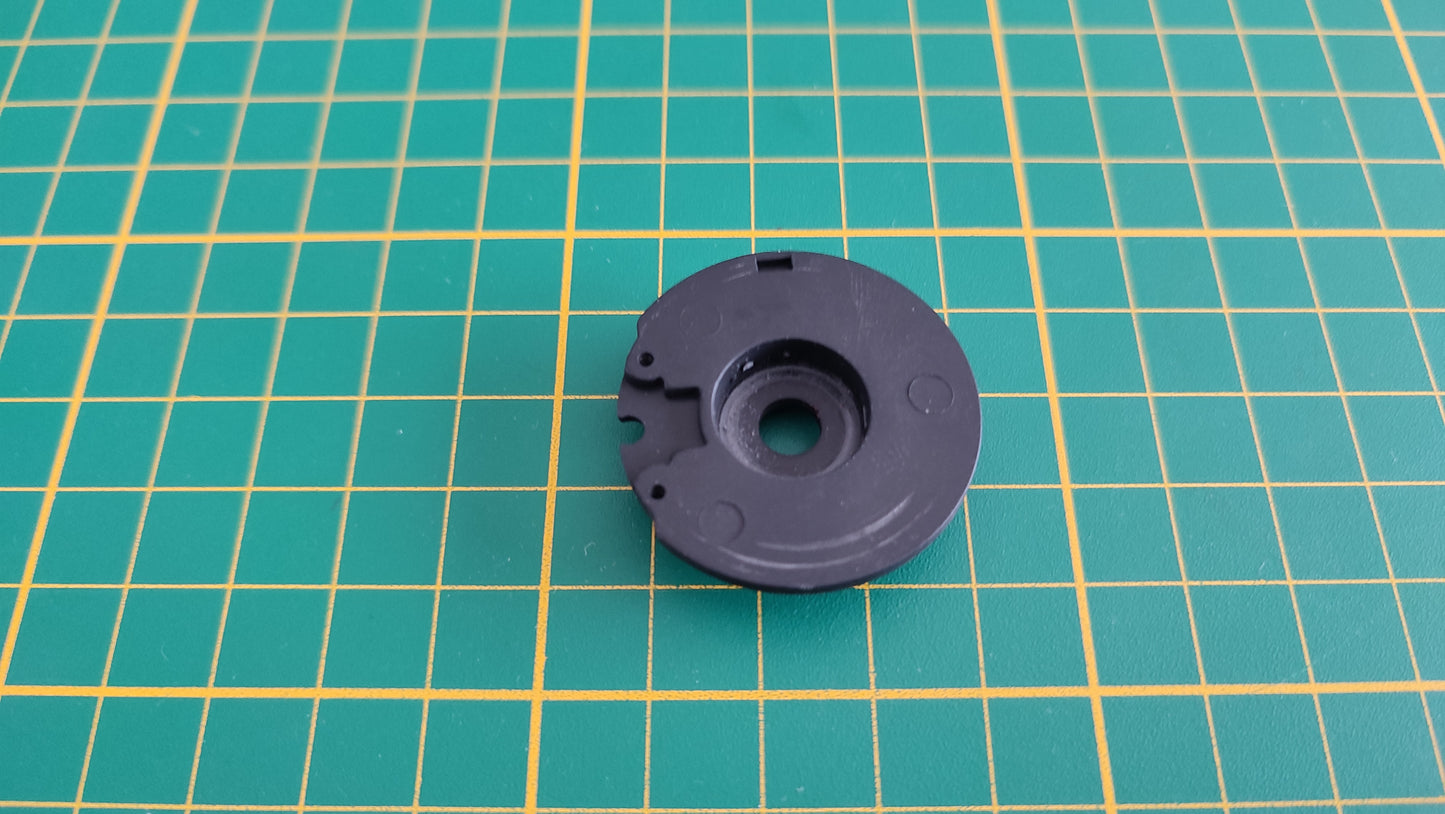 Tôle de protection de disque de frein arrière 31A n°31 pièce détachée Porsche 911 Carrera RS 2.7 1/8 1/8ème Altaya #B37