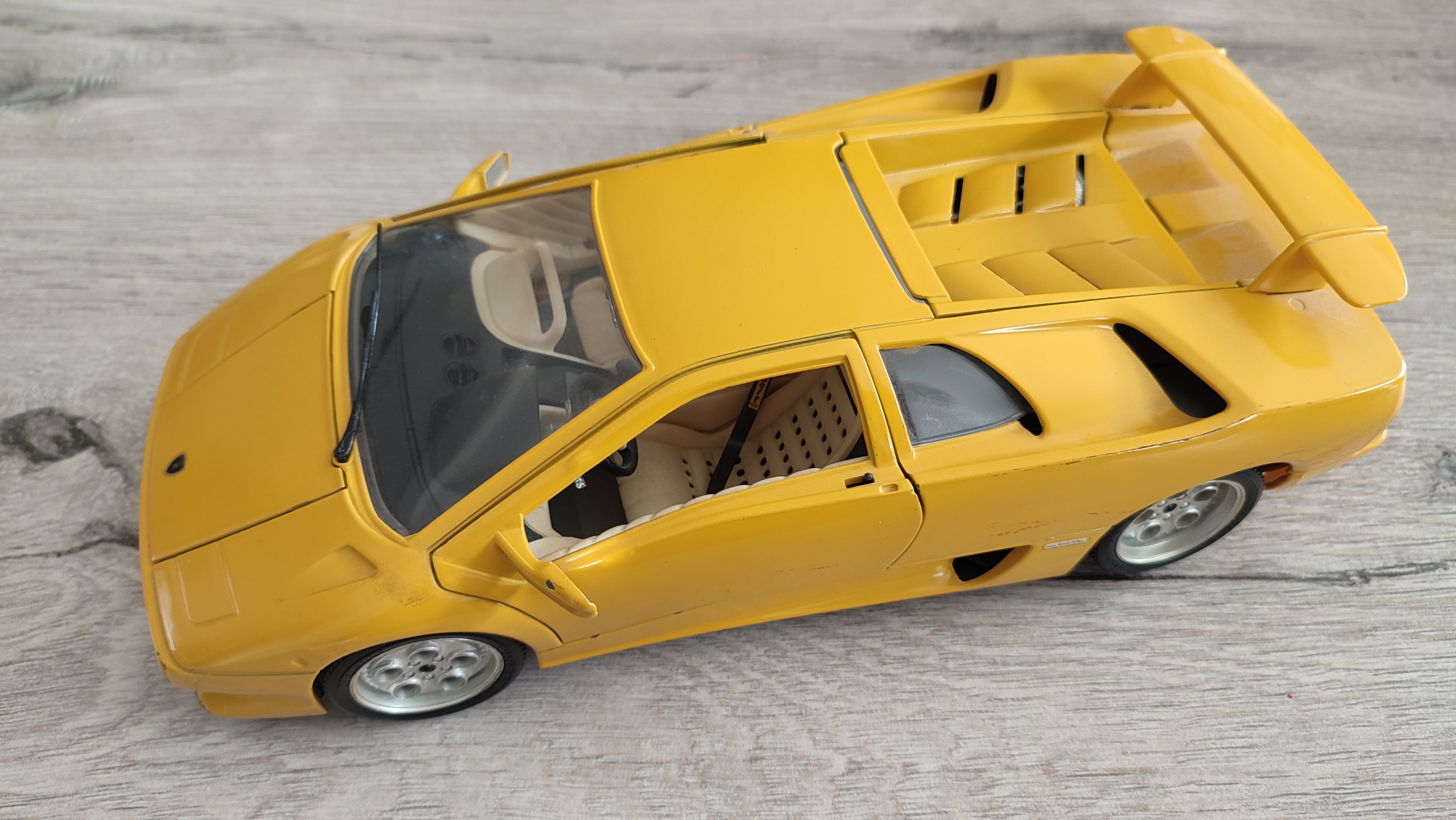 Pièce De Moteur Pour Lamborghini Diablo 1990 - Modèle Réduit 1/18 Par Burago - Occasion