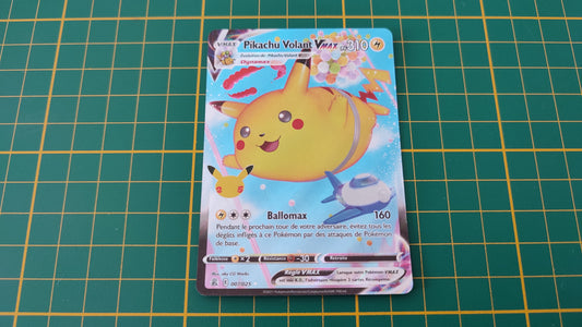007/025 Carte Pokémon Pikachu volant Vmax rare holographique Epée et Bouclier EB07.5 Célébration #B10