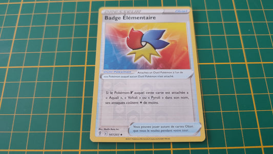 147/203 Carte Pokémon Badge Elémentaire peu commune reverse Epée et Bouclier EB07 Evolution Céleste #B10