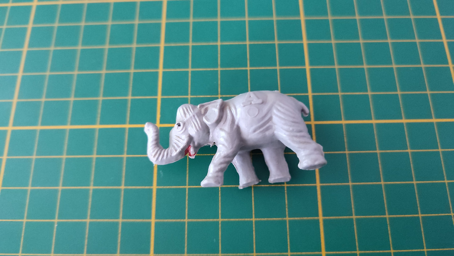 Animal figurine éléphant dans l'état #C51-44