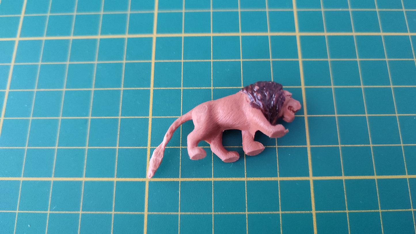 Animal figurine lion dans l'état #C51-40