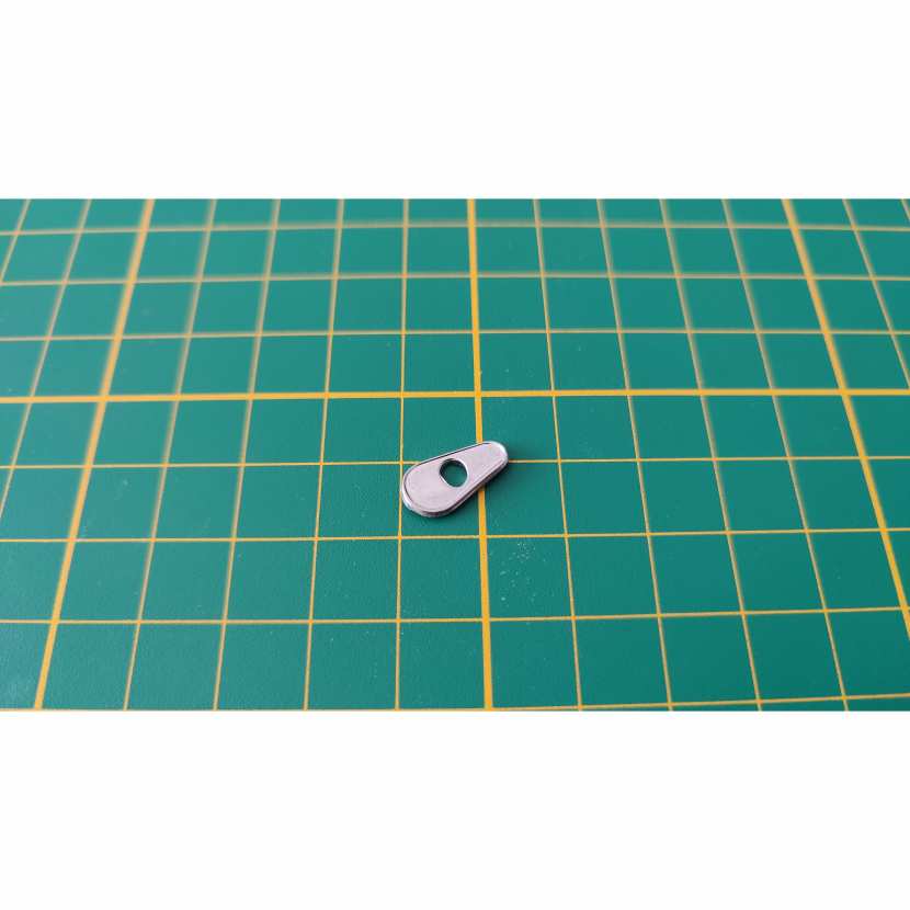 Base du rétroviseur gauche 83D n°83 pièce détachée Porsche 911 Carrera RS 2.7 1/8 1/8ème Altaya