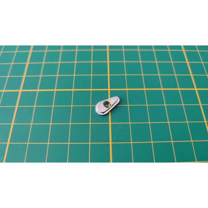 Base du rétroviseur gauche 83D n°83 pièce détachée Porsche 911 Carrera RS 2.7 1/8 1/8ème Altaya
