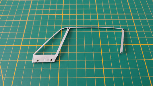 Cadre de vitre de portière gauche 2 85B n°85 pièce détachée Porsche 911 Carrera RS 2.7 1/8 1/8ème Altaya