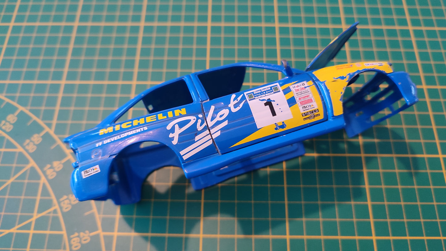 Carrosserie carcasse pièce détachée miniature Bburago Burago Ford Escort RS Cosworth 1/24 1/24e 1/24ème #D38