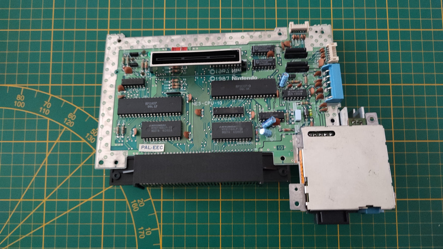 Carte mère NES-CPU-10 semi HS pièce détachée console de jeux Nintendo Nes NESE-001 FRA #D65