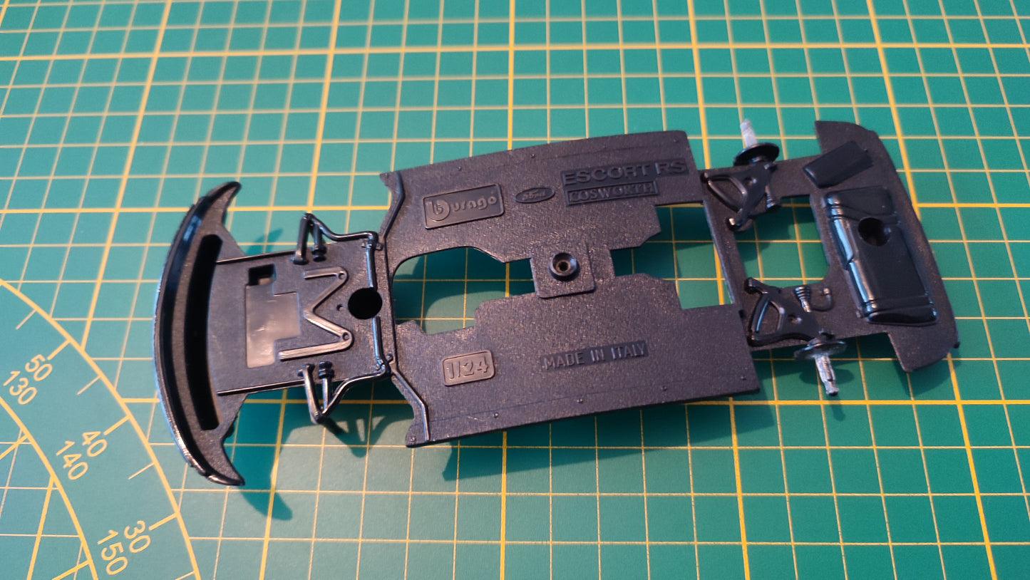 Châssis inférieur pièce détachée miniature Bburago Burago Ford Escort RS Cosworth 1/24 1/24e 1/24ème #D38