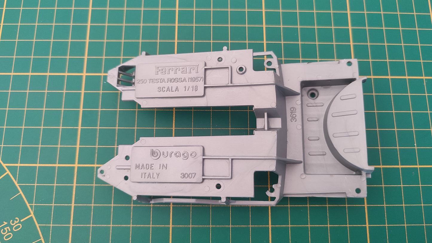 Châssis intérieur en l'état pièce détachée miniature Bburago Burago Ferrari 250 Testa Rossa 1957 1/18 1/18e 1/18ème #E80