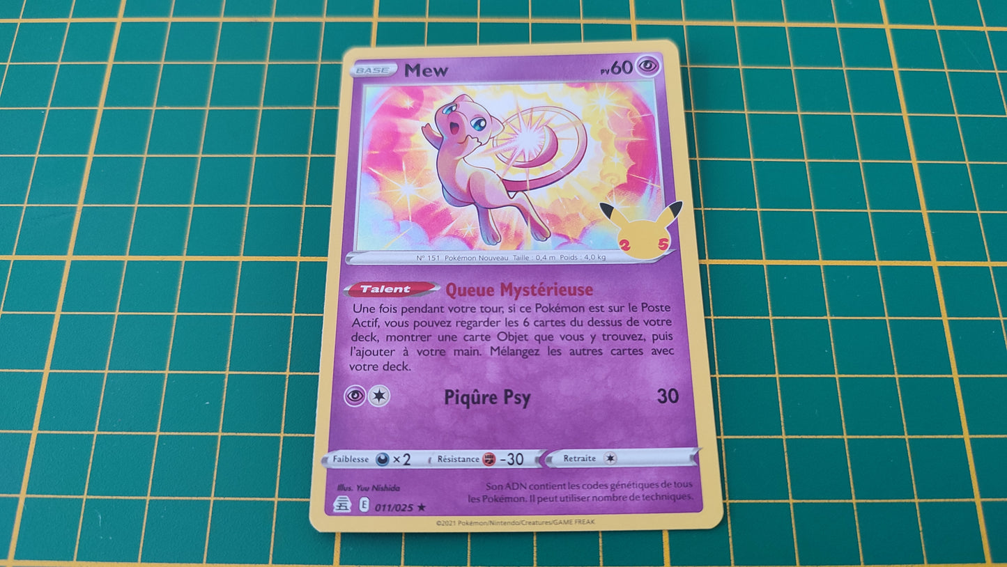 011/025 Carte Pokémon Mew rare holographique Epée et Bouclier EB07.5 Célébration #B10