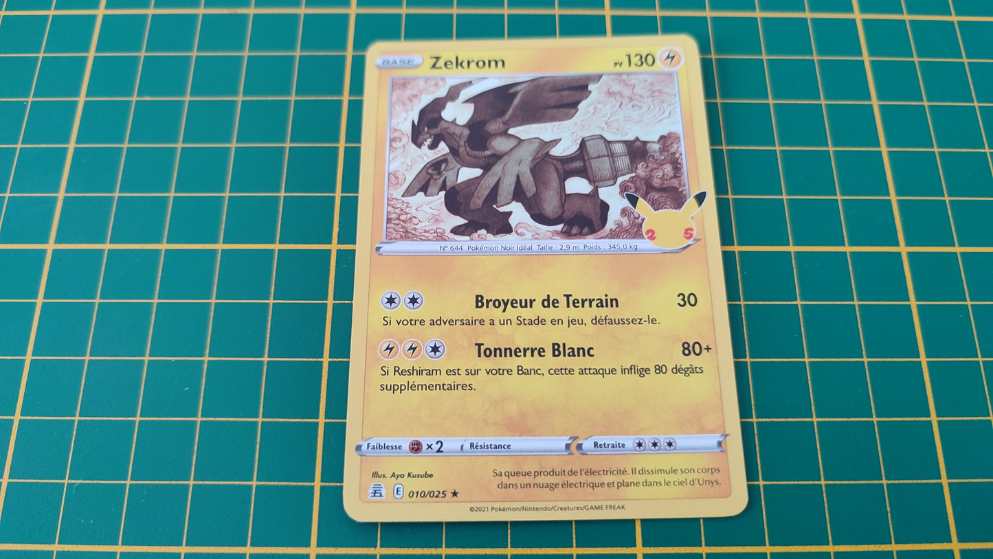 010/025 Carte Pokémon Zekrom rare holographique Epée et Bouclier EB07.5 Célébration #B10