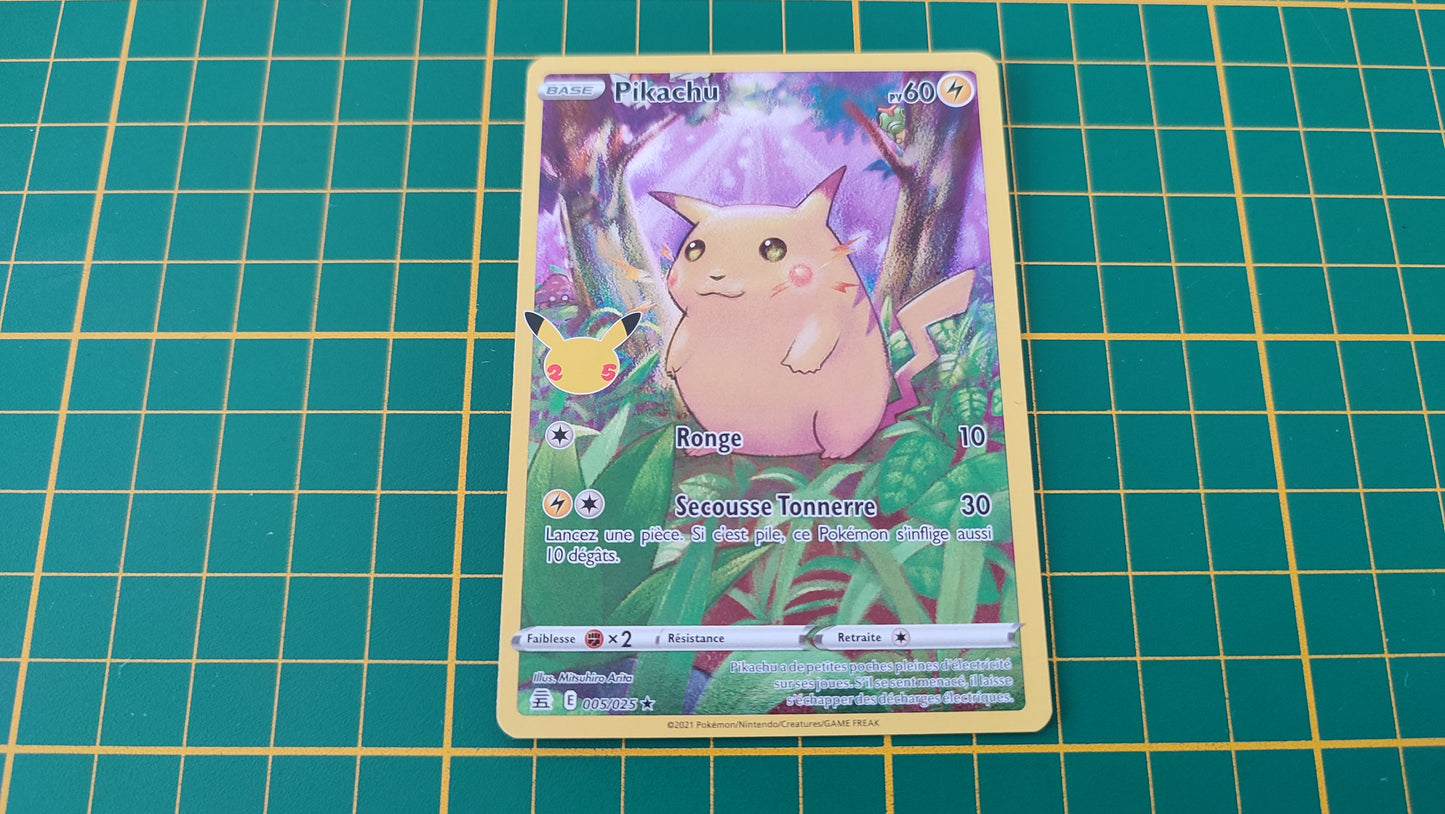 005/025 Carte Pokémon Pikachu rare holographique Epée et Bouclier EB07.5 Célébration #B10