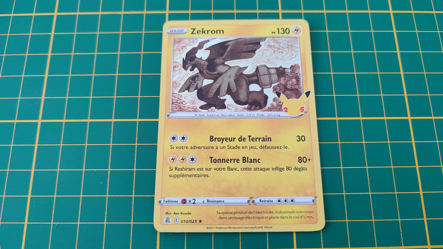 010/025 Carte Pokémon Zekrom rare holographique Epée et Bouclier EB07.5 Célébration #B10