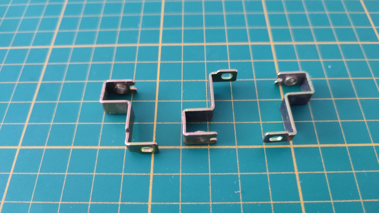 Lot supports métallique pièce détachée console de jeux Nintendo Gamecube DOL-001 (EUR) #E35