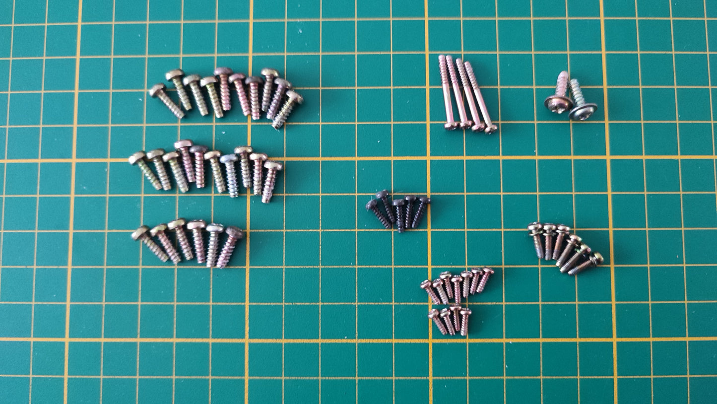 Lot x54 visserie pièce détachée console de jeux Nintendo Gamecube DOL-001 (EUR) #E35