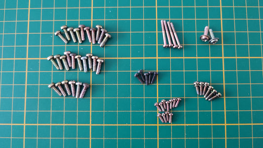 Lot x54 visserie pièce détachée console de jeux Nintendo Gamecube DOL-001 (EUR) #E35