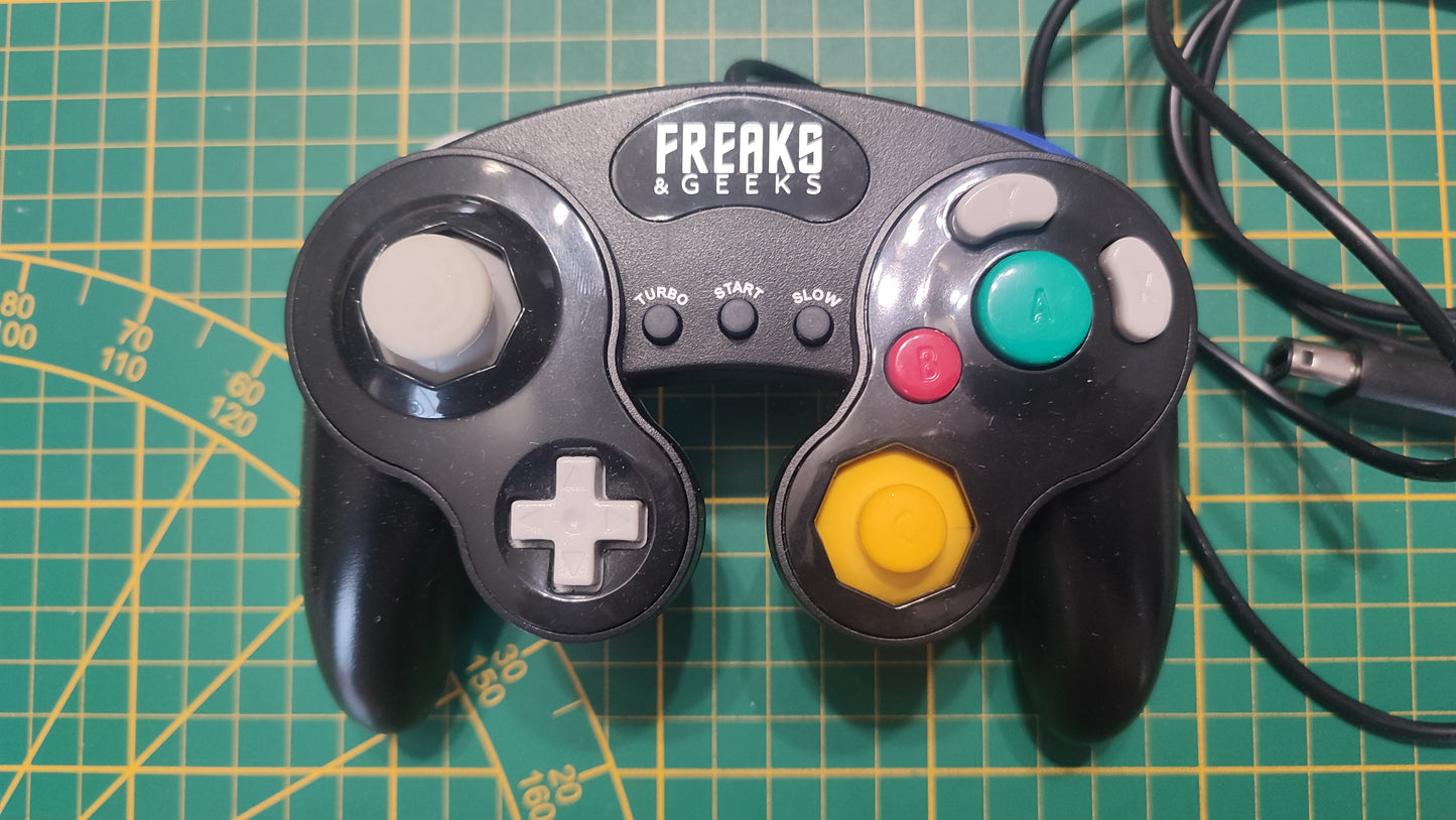 Manette filaire Freaks & Geeks pour Nintendo Gamecube #E68
