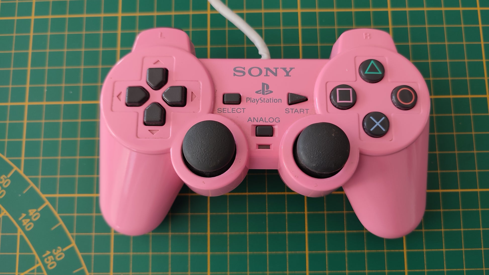 Manette de jeu filaire DUALSHOCK pour Sony PS2 (Playstation 2) - Occas Manette de jeu filaire DUALSHOCK pour Sony PS2 (Playstation 2) - Occas