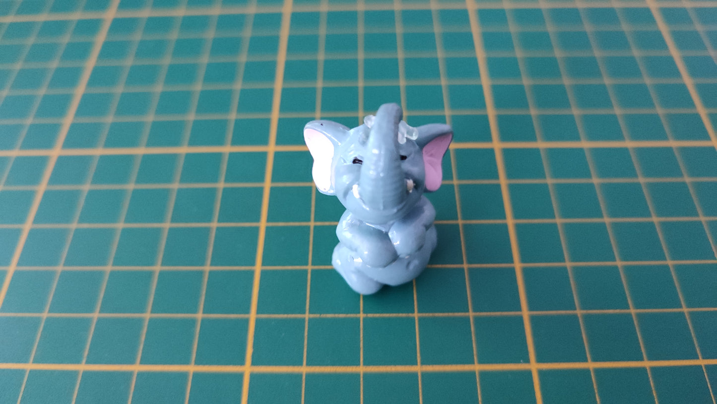 Personnage figurine éléphant dans l'état #C51-16