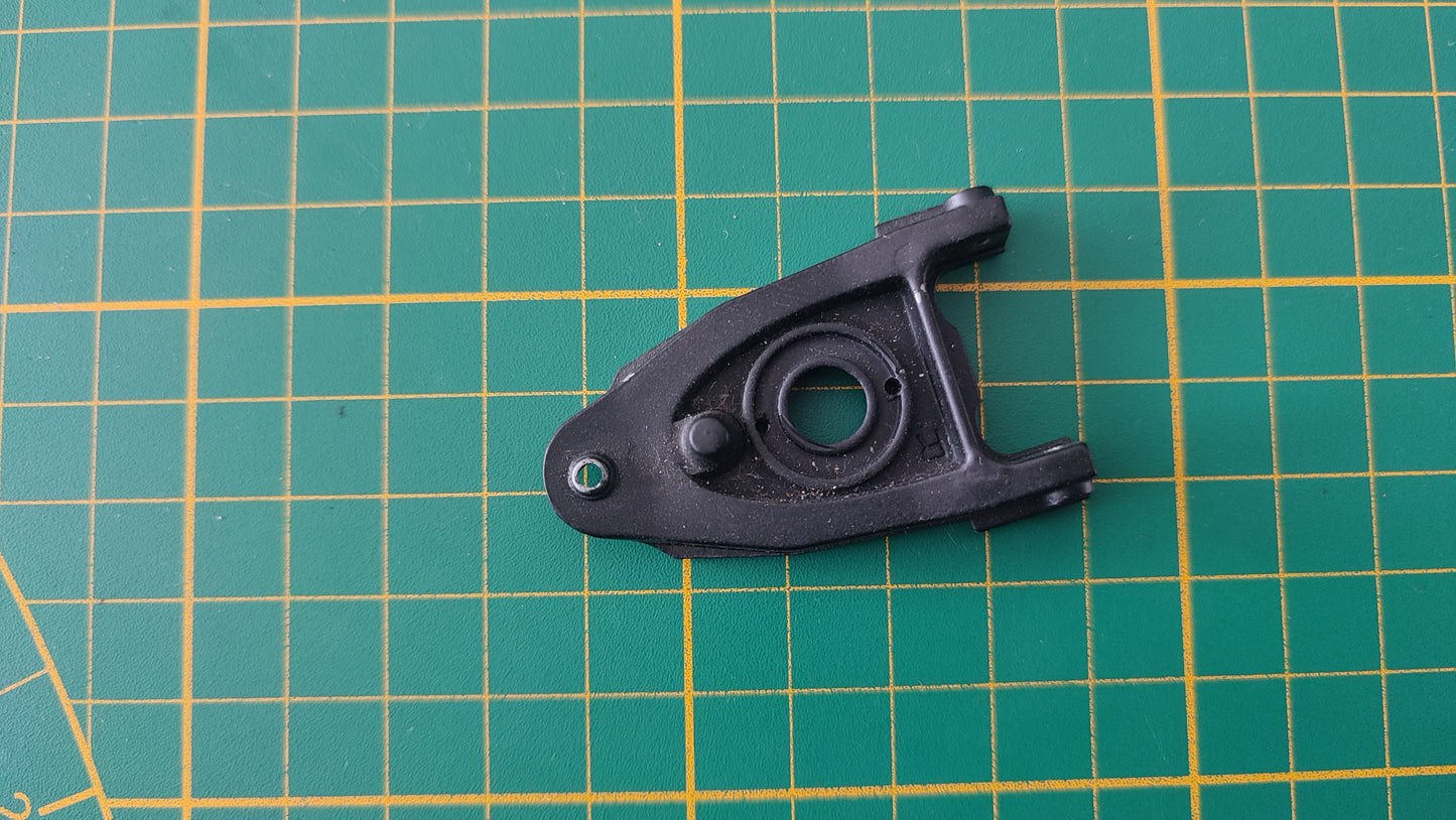 Pièce 19B du fascicule n°19 numéro 19 pièce détachée Renault R8 Gordini 1/8 1/8ème Eaglemoss collections #D61