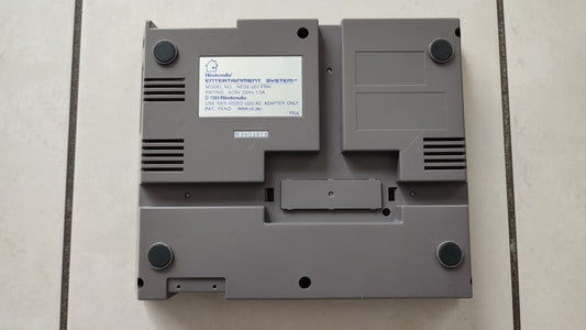 Plasturgie inférieure PE3003818 pièce détachée console de jeux Nintendo Nes NESE-001 FRA #C57