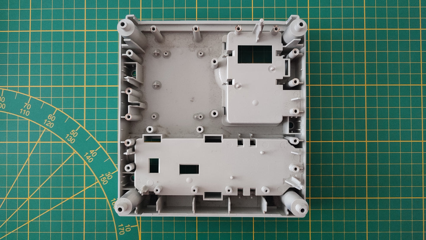 Plasturgie inférieure pièce détachée console de jeux Nintendo Gamecube DOL-001 (EUR) #E35